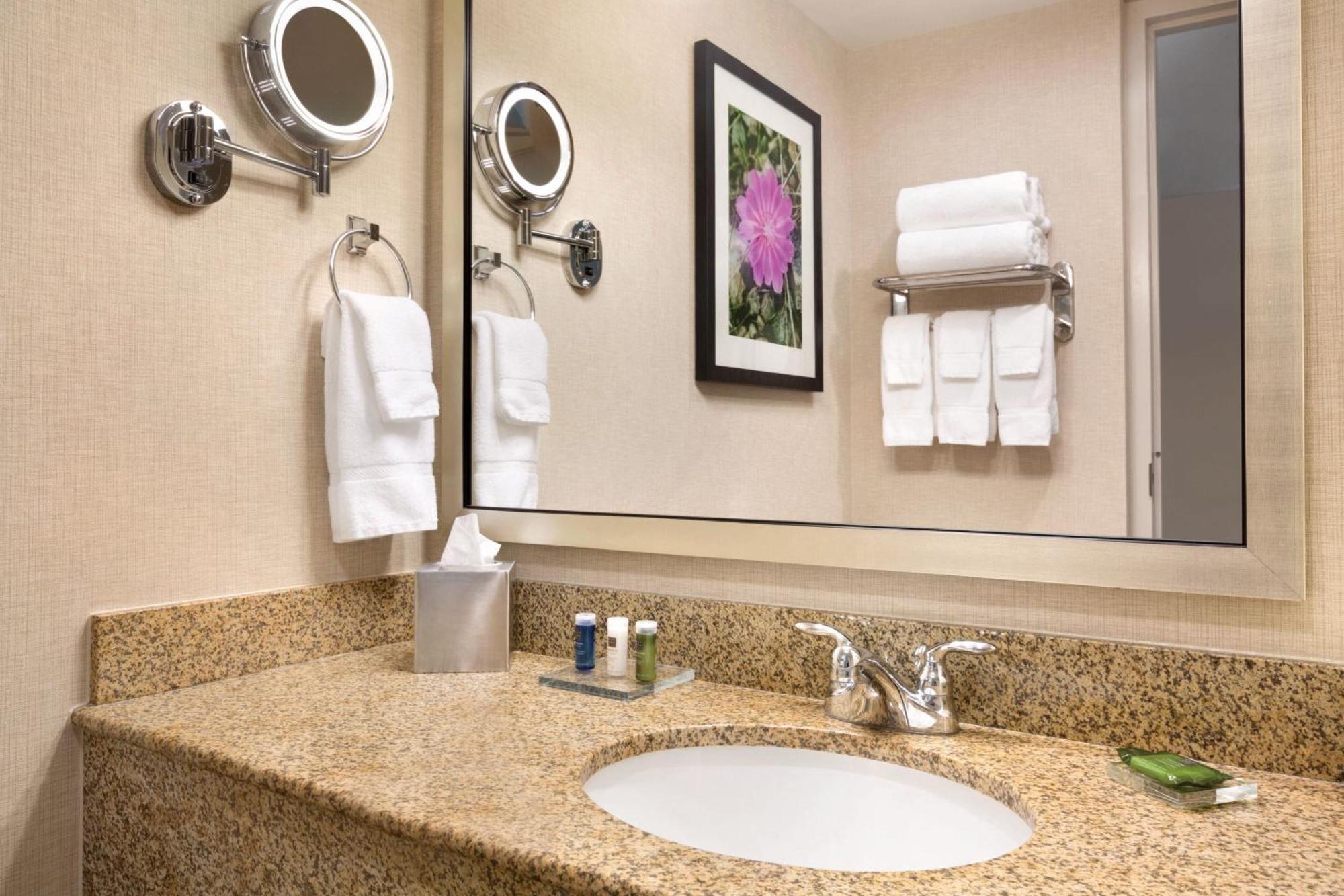 Delta Hotels By Marriott Helena Colonial Extérieur photo